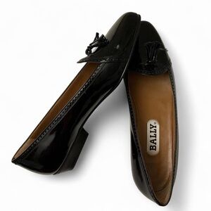 ✨ Vintage #Bally heels, circa late ’80s–early ’90s 
One-Inch Heels With Tassels